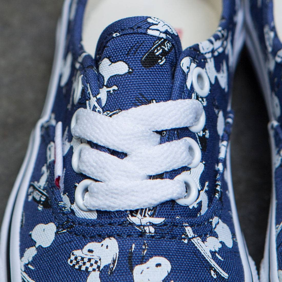 Vans - (Peanuts) Snoopy/Skating
