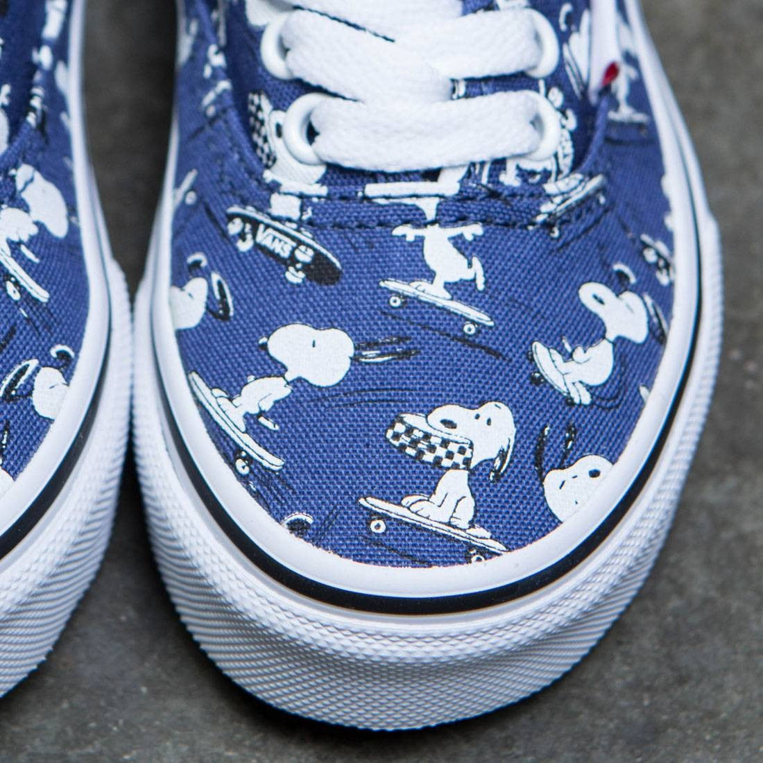 Vans - (Peanuts) Snoopy/Skating