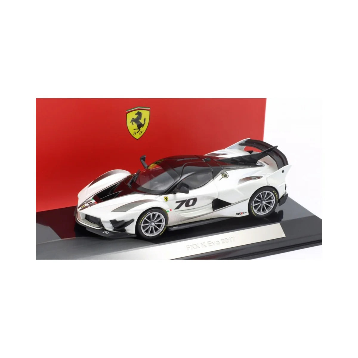 Bburago -  2017 Ferrari FXX-K EVO #70 Ferrari Racing 1:43 scale