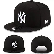 Load image into Gallery viewer, New Era - MLB New York Yankees Basic Snapback Black and White
