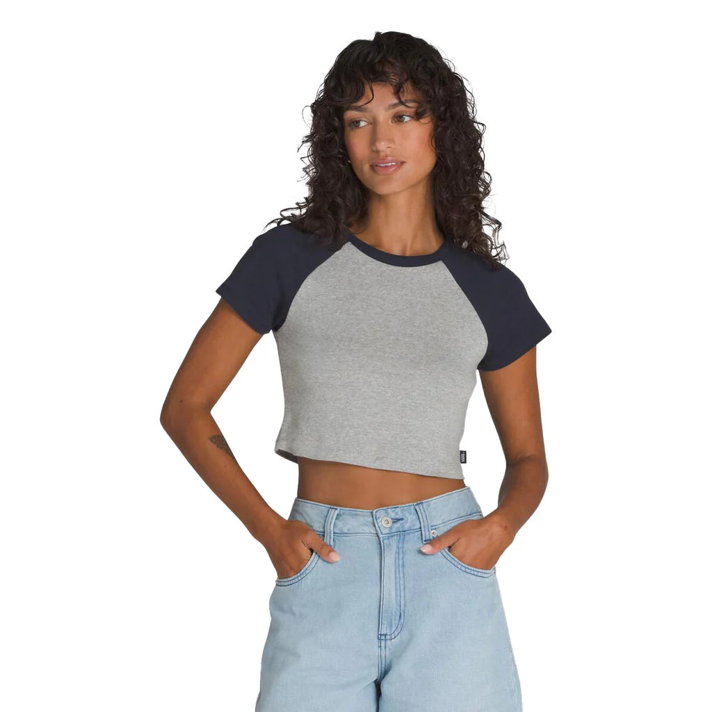 vans_off_the_wall_w_clare_raglan_tee_gris_750014-610_1024x1024_e9e107b3-d658-40be-a458-6c17b3732d24.webp