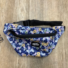 Load image into Gallery viewer, Vans - Traveller Fanny Pack
